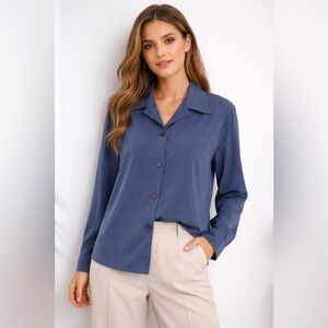 Gloria Vanderbilt Slate Blue Button-Down Shirt. PTP 22